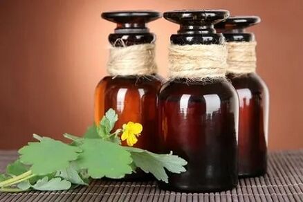 olio alle erbe di celidonia per i funghi delle unghie