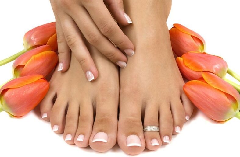 piedi sani dopo il trattamento dei funghi